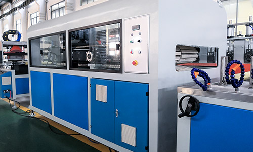 PVC木塑發(fā)泡板材生產(chǎn)線 PVC木塑發(fā)泡板材生產(chǎn)線